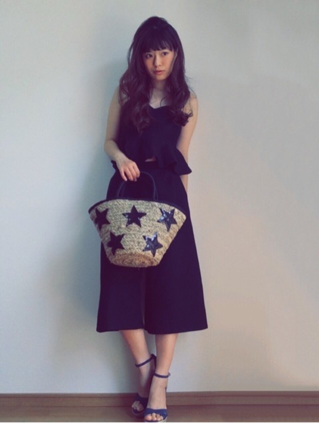 肌見せなビスチェもおうちデートなら可愛い♡ ゆるめなセットアップでリラックスコーデ♪
