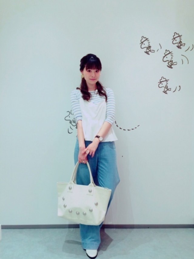 薄い色が春夏向き♡ ブルーデニムワイドパンツ