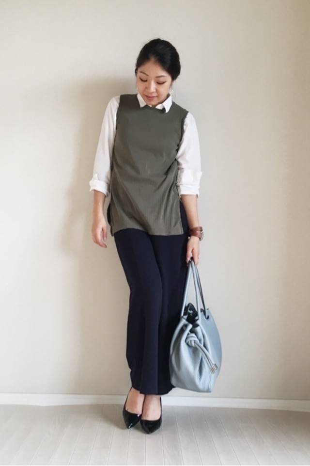ノースリーブ ニット カーキ Uniqlo ユニクロ X Uniqlo ユニクロ シャツ ブラウス ホワイト 無地 X Uniqlo ユニクロ ワイドパンツ ネイビー X Zara ザラ エナメル ポインテッドトゥ パンプス ブラック X Michael Kors マイケル コース ボストンバッグ