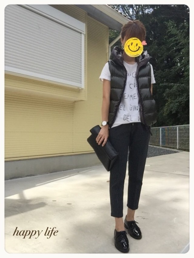 すっきりシルエットのパンツでスタイルアップ