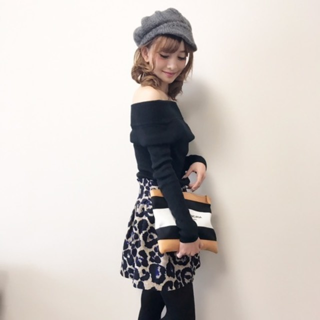 ブラックメインのレオパード柄なら、大人っぽい着こなしにも◎