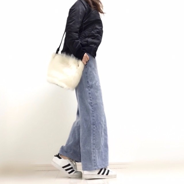 ブラック Ma 1 Uniqlo ユニクロ X Gu ジーユー バギー デニム X Adidas アディダス ホワイト スニーカー X Zara ザラ ホワイト ファー ショルダーバッグのコーディネート バギーパンツで簡単に旬のコーデを Cbk カブキ