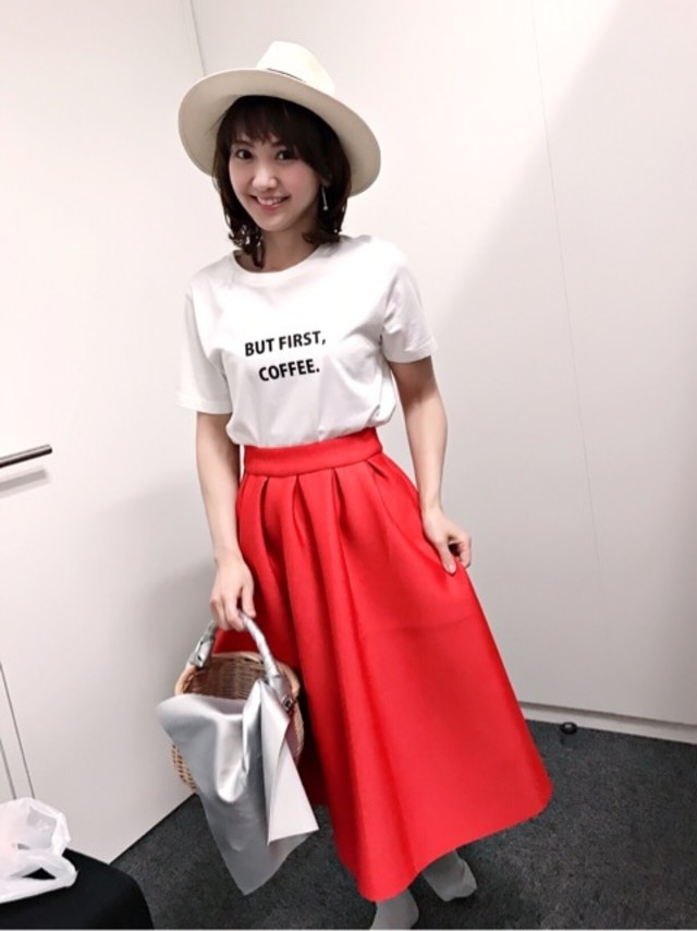 さりげなさが可愛い♡ ロゴTシャツ