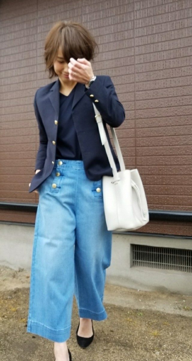 ネイビーブレザーできれいめコーデ