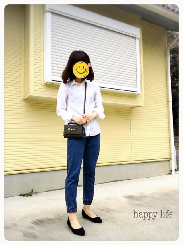ホワイト リネンシャツ Uniqlo ユニクロ X Uniqlo ユニクロ ジョガー パンツ デニム X Re Edit リエディ ブラック フラットシューズ X Hushush ハッシュアッシュ お財布 バッグのコーディネート オンにもオフにも リネン素材トップス Cbk カブキ