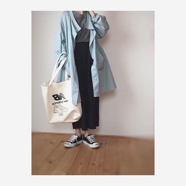 カジュアルなシンプルコーデに馴染ませて