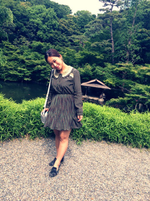 ブラック ホワイト ワンピース 長袖 レース ギンガムチェック フレア 襟 ミニ丈 X 無地 ローファー ブラック スエード ヒール X 無地 ショルダーバッグ ホワイトのコーディネート ワンピース Cbk カブキ