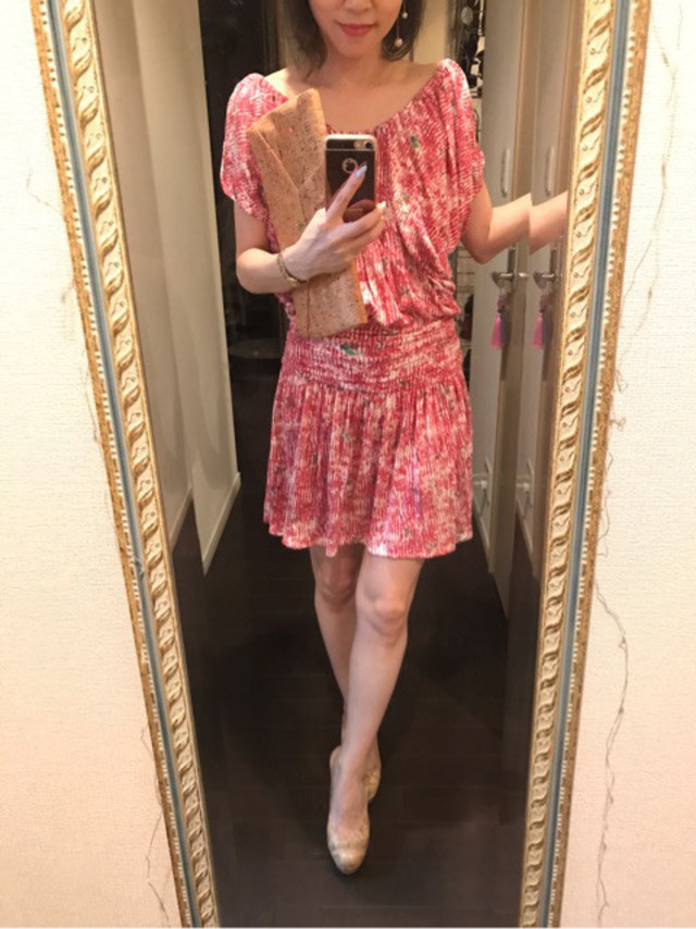 ピンク ドレス ミニワンピース Rich リッチ X ゴールド パンプス X Tsuru ツル クラッチバッグ ベージュのコーディネート コーデ For Dinner Cbk カブキ