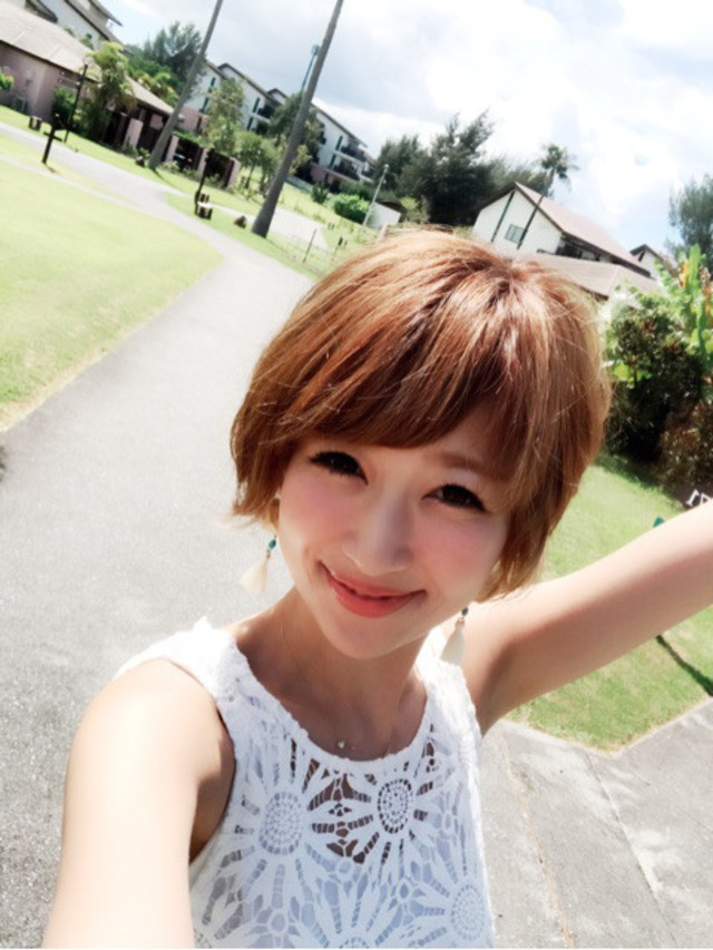 夏 フェミニン ガーリー 可愛い系で使えるショート ベージュ ゴールドの髪型 ヘアスタイル ヘアアレンジ ヘア Mai Umeno