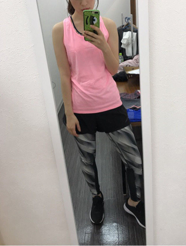 【50代・ピラティスにおすすめの服装】基本は「ぴったりしたレギンス×トップス」