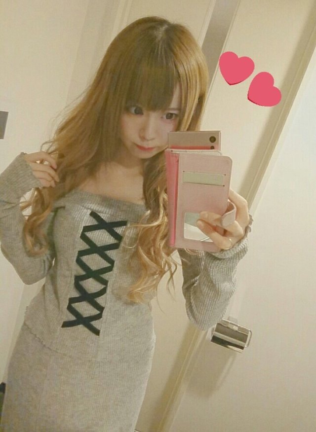 ベージュ ワンピース ニット オフショルダーのコーディネート Cbk カブキ