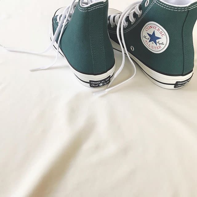 ロゴ グリーン スニーカー ハイカット レースアップ Converse コンバース のファッションアイテム まず大人が取り入れたい 永遠の名品 コンバース Emineo Cbk カブキ