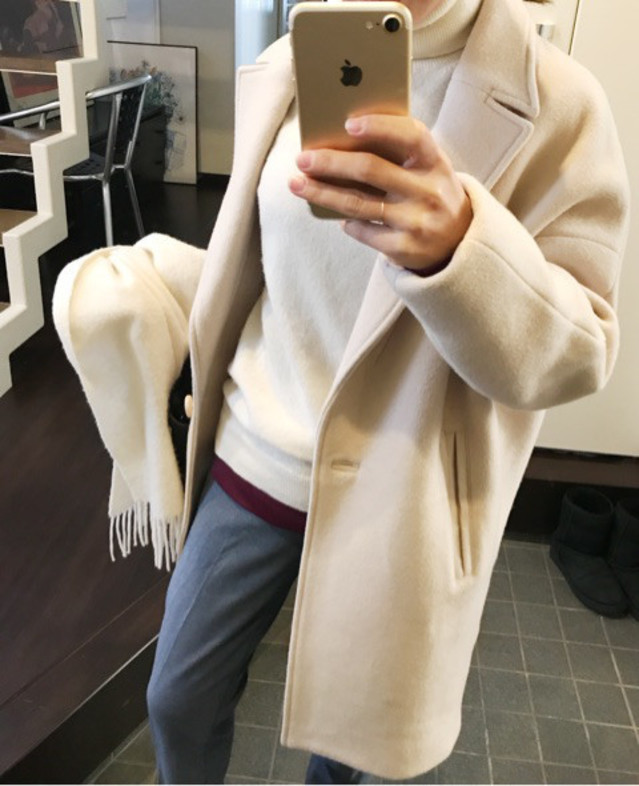 かっちりきれいめホワイトコートはデートコーデにも♥