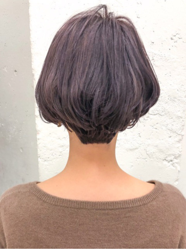 シンプル モード きれい系で使えるボブ ショート ラベンダーアッシュの髪型 ヘアスタイル ヘアアレンジ Mai Umeno