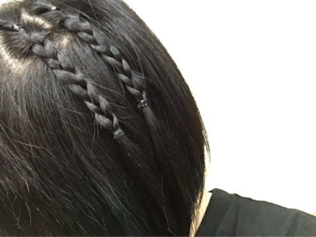ガーリー ナチュラル アレンジで使えるショート ブラック 三つ編みの髪型 ヘアスタイル ヘアアレンジ 秋山衣梨佳 えりかりん