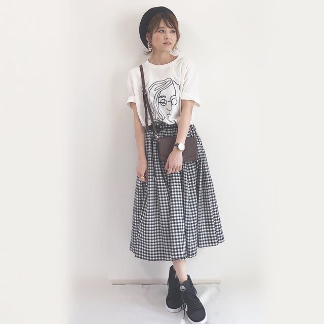 女っぽスカートと白Tシャツとのバランスが可愛い♪