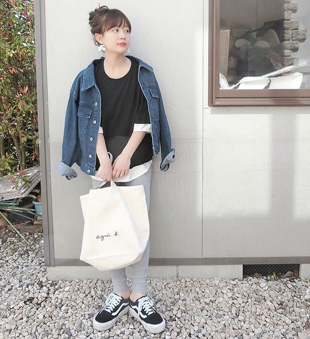 Tシャツの重ね着で袖からもホワイトを覗かせて♥