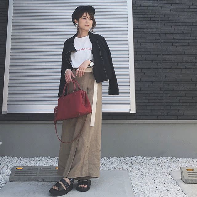 フロントデザインがおしゃれ！ ラップのワイドパンツ