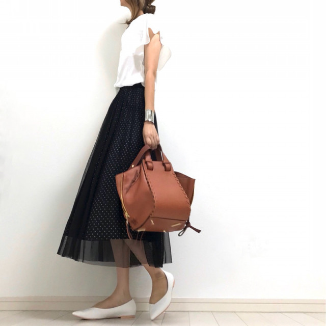 【ご褒美通勤バッグ01 : LOEWE（ロエベ）】ブラウンのバッグで上品に