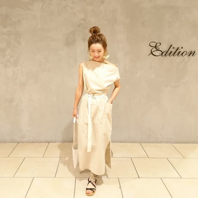 ロングシャツやワンピース＋垂らしたロングベルトでカジュアルに