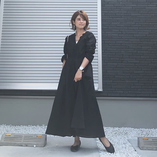 スカラップデザインのワンピースで大人可愛く
