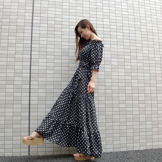 ドットロングワンピースは大人リゾーティに楽しむ