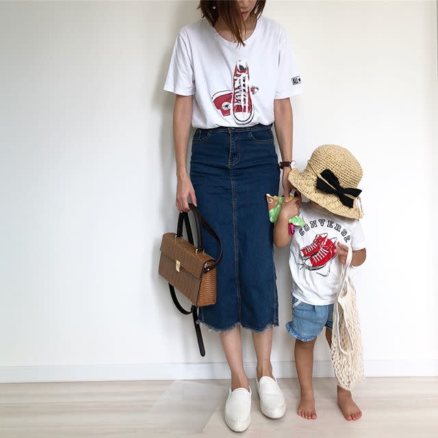お揃い風ロゴTシャツ×デニムで親子カジュアルに