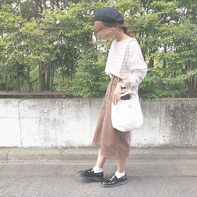 コーデュロイロングスカート×ボリュームトップスでスタイルアップ