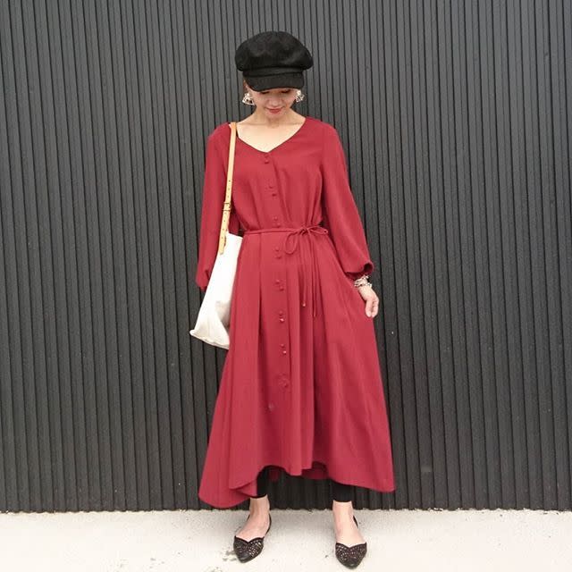 大人っぽく引き締めるなら黒のレギンス