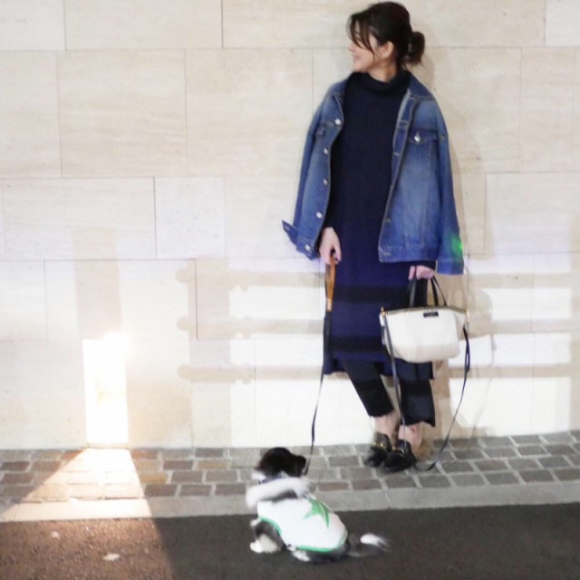 【50代のジージャンコーデ3】「ゆるワンピース×パンツの重ね着」で今っぽく