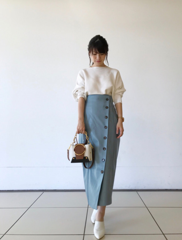 無地トップス×きれい色スカートですぐに作れる華やかコーデ