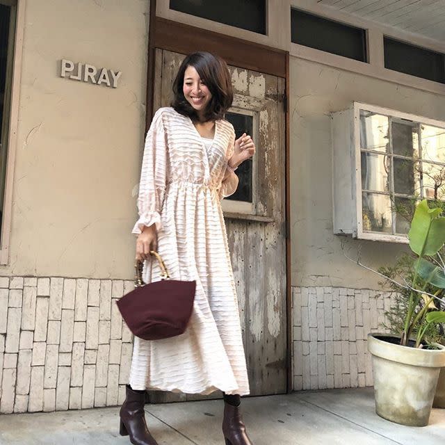 ゆるっとウエストマークのワンピースに合わせて