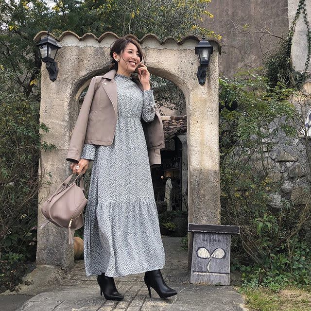 ボリューム感控えめ、大人っぽくてナチュラルなティアードワンピース