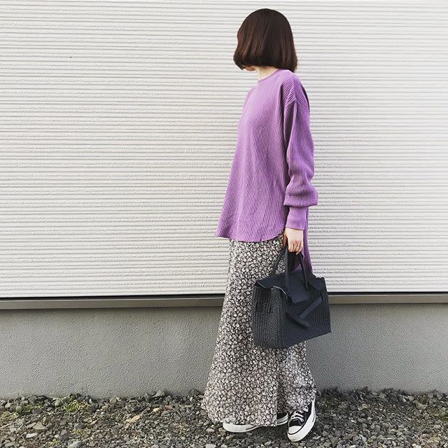 ゆるっとカジュアルなトップスに合わせて