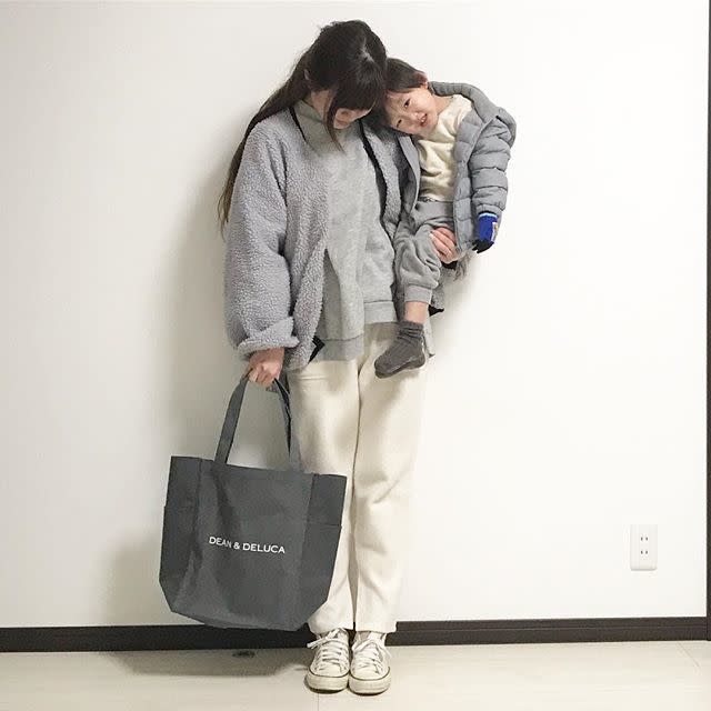 トートバッグ ロゴ X K Growth グレー ジャケット X K Growth パンツ ホワイト ワイド X Converse コンバース スニーカー ホワイト X Gu ジーユー グレー スウェットのコーディネート Cbk カブキ トートバッグ ロゴ X K Growth グレー ジャケット X K Growth パンツ ホワイト ワイド X Converse コンバース スニーカー ホワイト X Gu ジーユー グレー スウェットのコーディネート Cbk カブキ