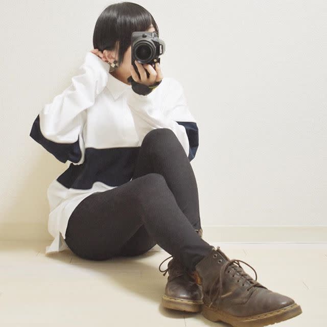 【おすすめコーデ2】「黒のスキニーパンツ・レギンス」で引き締める