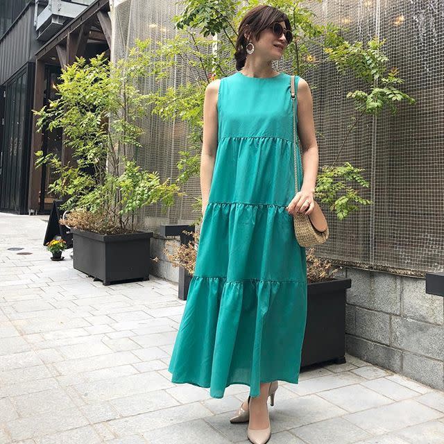 【50代におすすめのデザイン2】ノースリーブのティアードワンピース
