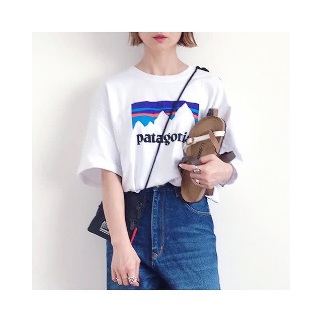 カジュアル シンプル ストリート ユニセックスで使えるホワイト Tシャツ ロゴ Patagonia パタゴニア X デニムパンツ