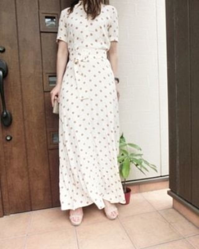 ホワイト ワンピース ドット マキシ Zara ザラ X ベージュ サンダルのコーディネート Cbk カブキ