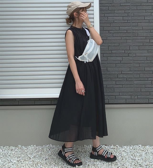 2｜白のボディバッグ