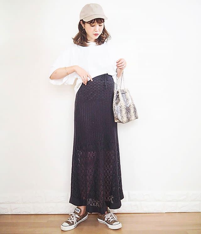 ブラウンコンバースで、晩夏のコーデにさり気なく秋らしさをプラス