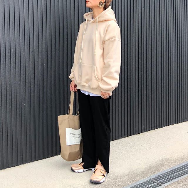 合うパンツ3｜黒のゆったりめパンツ