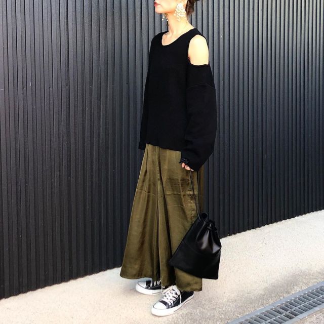 カットオフショルダー