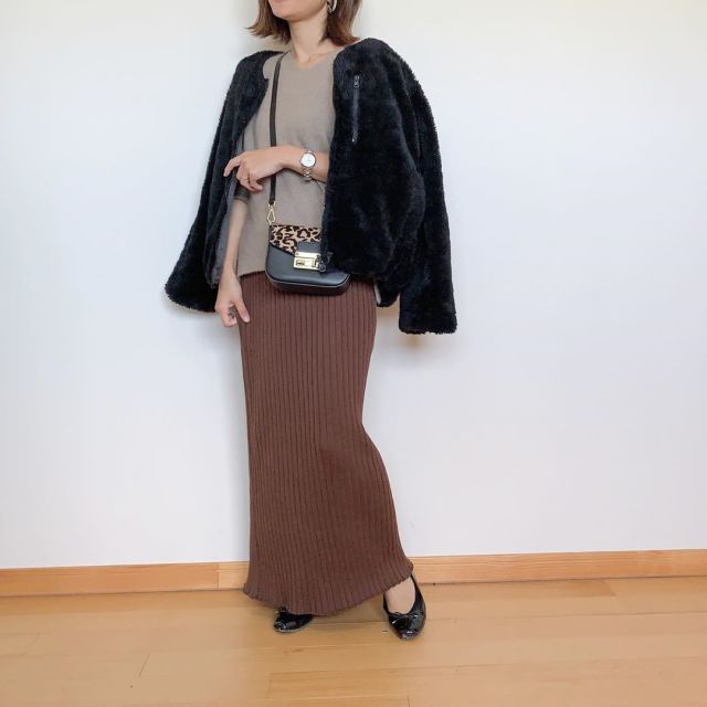 コーデ術02/ ボアアウター×タイトスカートでレディなエッセンスを混ぜてみる