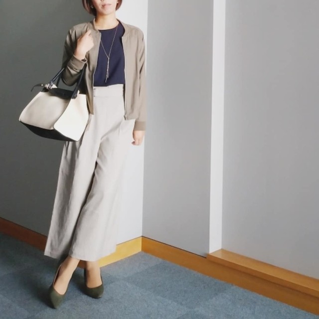 意外なおすすめは「ノーカラーブルゾン」