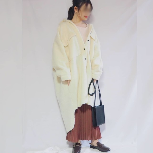 ロング丈のシャツジャケットでリラックス感たっぷりに