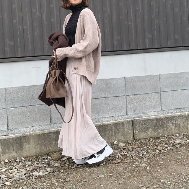 安定感ある「プリーツスカート」をセンスよく着こなす！