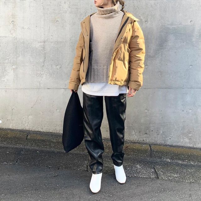 キャメルジャケット×ベージュ・ブラウン色の服