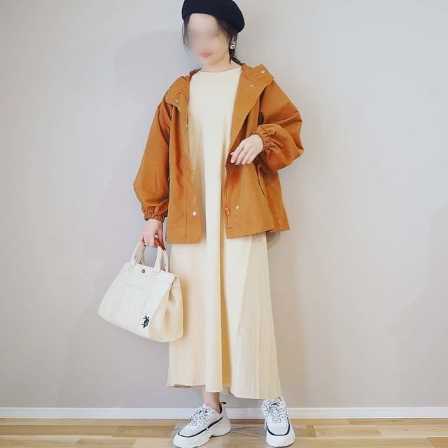 ライトアウターで白ワンピースを着回す