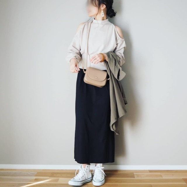 【黒タイトスカートに合う服1】映えトップス